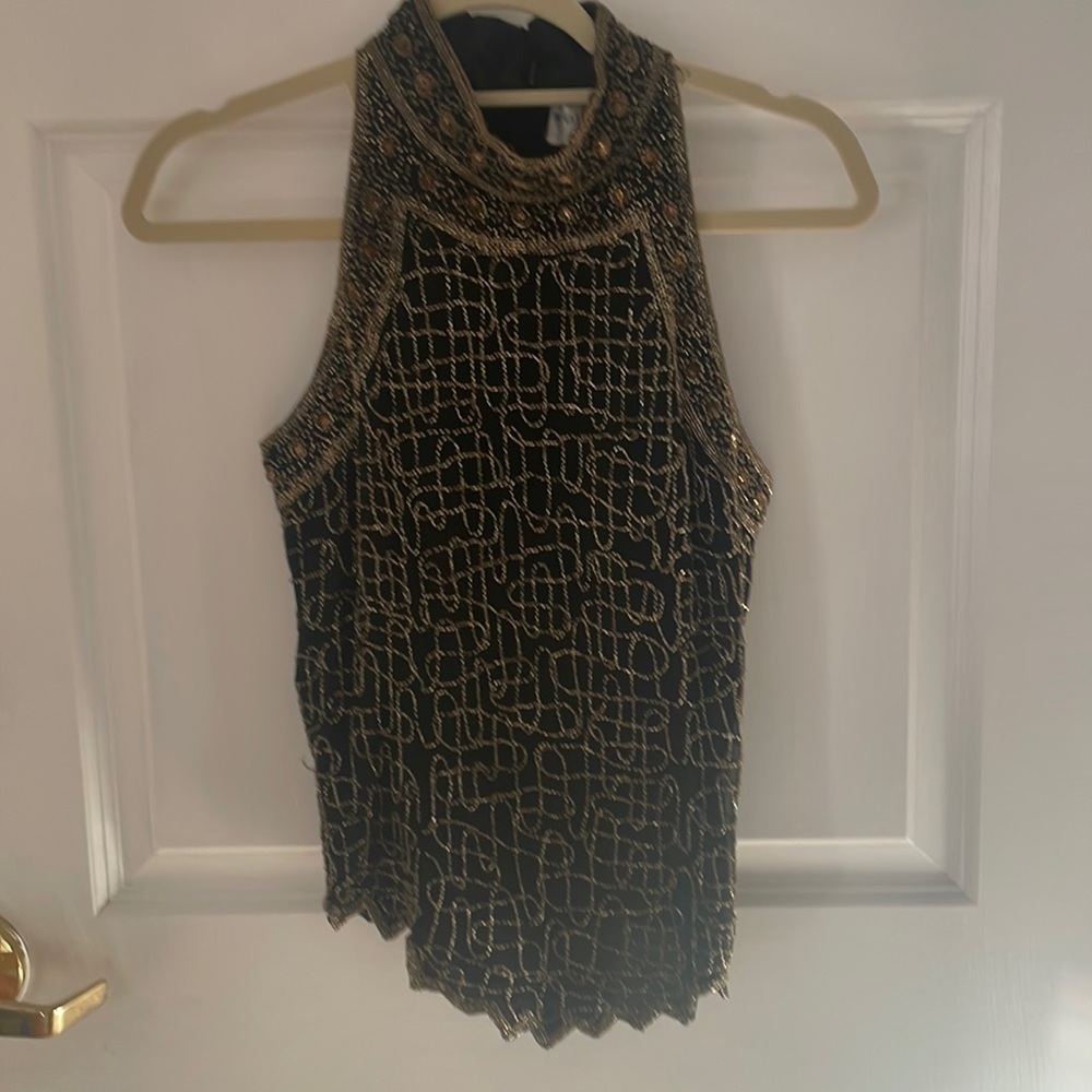 Dressy top with silk lining. Beautiful